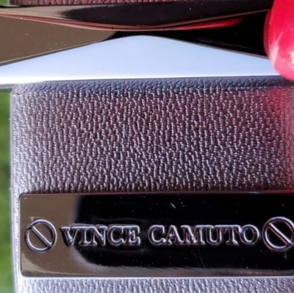 VINCE CAMUTO GENUINE LEATHER BELT - Picture 2 of 6
